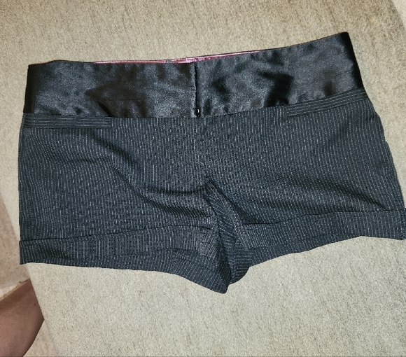 Charlotte Russe Black and White Pinstripe Shorts - Picture 1 of 7